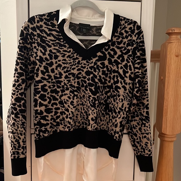 TAHARI Cheetah Print Button Up/Sweater Blouse - Picture 2 of 9